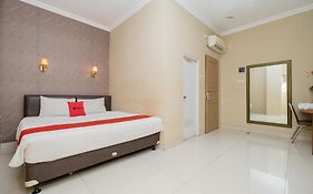 RedDoorz Plus @ Cideng Barat
